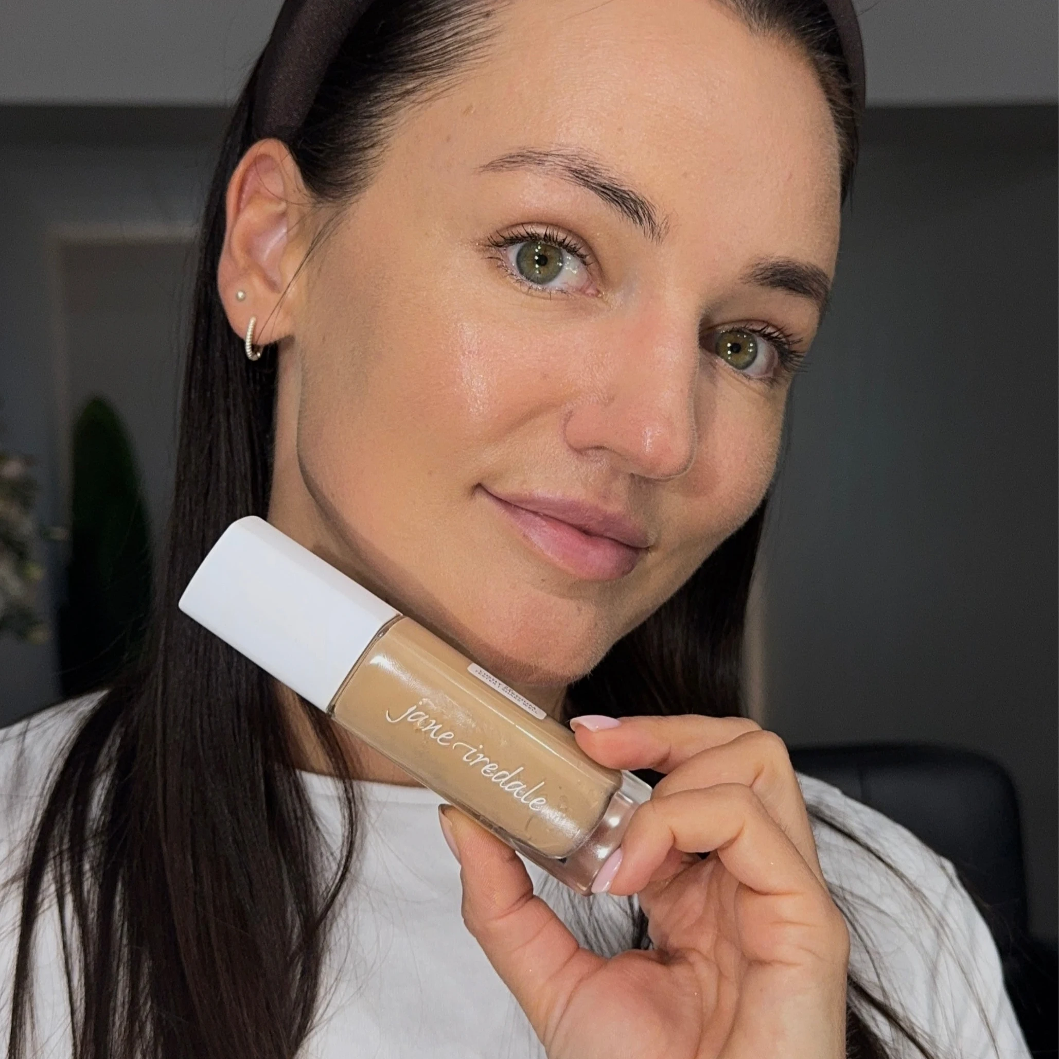 Skintuition SPF 30 švytėjimo suteikiantis skystas makiažo pagrindas