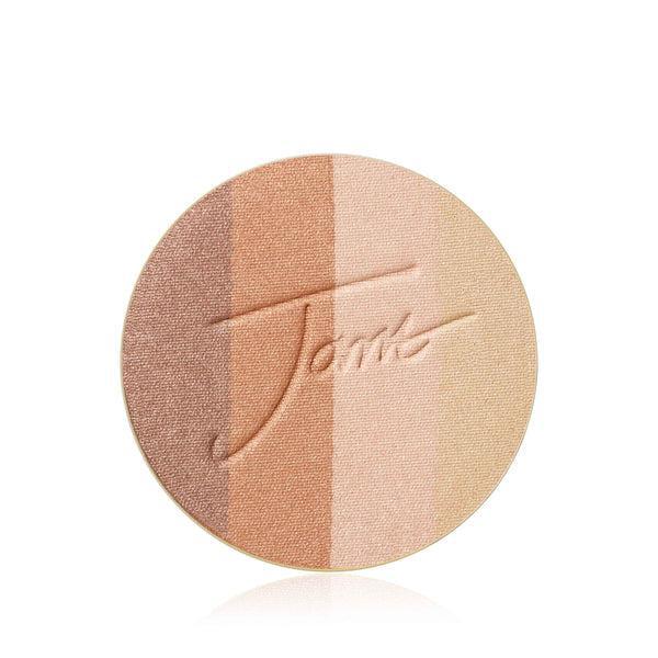 PureBronze Matinio Bronzanto Papildymas Medium
A compact of PureBronze Matinio Bronzanto Papildymas in the medium shade, featuring a sunburst design embossed into the product. The bronzer is housed in a round, open compact and the label reads "Bronzer" beneath the sunburst pattern, providing a matte finish. The product offers a natural, bronzed look for medium skin tones.