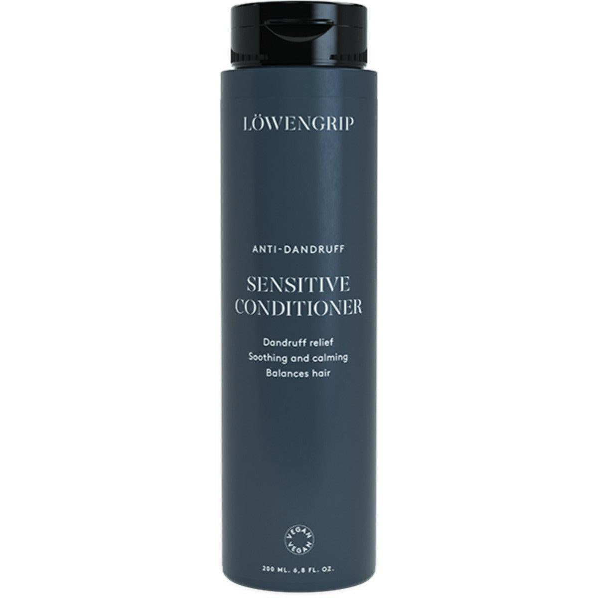 Sensitive Conditioner
A dark blue bottle of Löwengrip Anti-Dandruff Sensitive Conditioner designed to relieve dandruff. The conditioner soothes and calms the scalp while balancing the hair, offering a lightweight formula. It is vegan and has a capacity of 200ml.