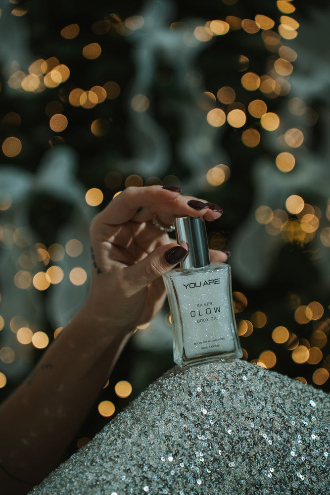 YOU ARE Silver Glow sausas kūno aliejus su žėručiu, 50 ml
