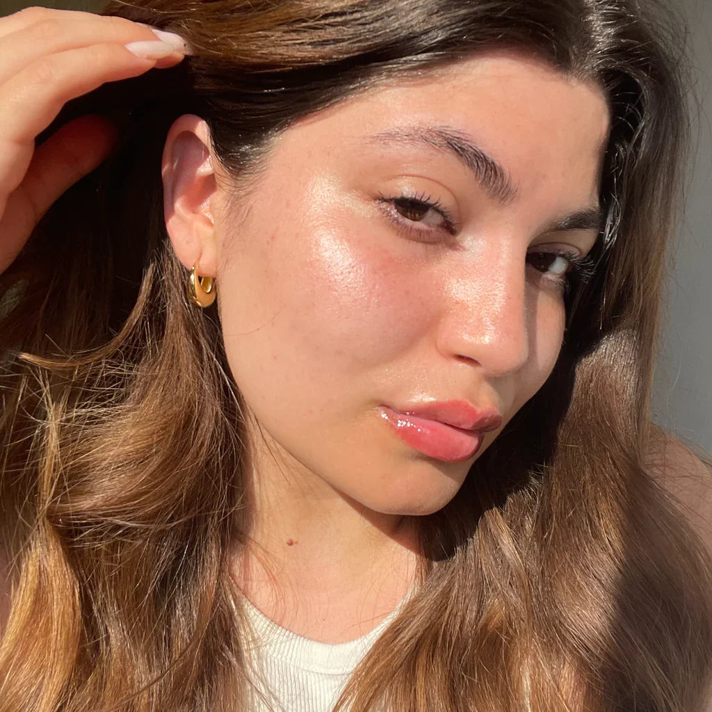 2 IN 1 švytėjimo suteikianti makiažo bazė